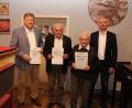 Bild: aun
CSU-Kreisvorsitzender Harald Schwartz (rechts) gratulierte den Geehrten der CSU Utzenhofen (von links): Bürgermeister Stefan Braun (25 Jahre) sowie Konrad Inselsberger und Johann Biller (jeweils 45 Jahre).