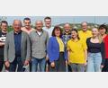 Bild: Stefanie Sieber/exb
Die Schwimmschule Aqua Vitalis hat treue Mitglieder geehrt (von links): Leonhard Troidl; Bürgermeister, Roland Strehl; Jugendwart Markus Doschat; Ralf Doschat, Raphael Junkes, Christine Fleischmann, Robert Mangold; Sophie Leitl, Vorsitzender Bernhard Fleischmann; Sina Schmidt und Ines Morgenstern.