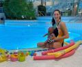 Bild: Karoline Gajeck-Scheuck/exb
Selbst junge Mutter, Schwimmmeisterin und extra ausgebildete Babyschwimm-Kursleiterin Simone Baumgartl freut sich auf die Babys und Eltern.