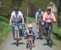 Bild: fz
Die kleine Radlerin ist dreieinhalb Jahre alt. Sie konzentriert sich voll auf die Strecke. Mama und Papa sind das Navi.