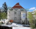Bild: bsc
Materialsilos und Schutzhüllen verdecken noch das neue Rathaus.