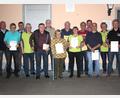 Bild: Siedlergemeinschaft Reuth-Premenreuth/exb
Bürgermeister Werner Prucker (von links) mit den Geehrten und Verantwortlichen: Norbert Wolff, Edgar Wagner, Bernhard Greger, Arthur Neugirg, Manfred Zeitler, Heidemarie Beyer, Herbert Vielgut, Kornelia Zeus, Günter Konz, Klaus Ernstberger, Martin Hiller, Erna Ulrich und Peter Schieder.