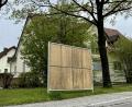 Bild: Eichl
Ähnliche Plakatwände wie hier in Vohenstrauß stehen in Flossenbürg den Parteien für ihre Wahlwerbung zur Verfügung. Der Gemeinderat hat nun genau geregelt, wie diese zu befüllen sind.