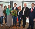 Bild: jr
Die neue Führungsmannschaft des SPD-Unterbezirks Weiden-Neustadt/WN-Tirschenreuth: (von links) Dominik Brütting, Monika Waldeck, Bezirksvorsitzende Dr. Carolin Wagner, der neue Unterbezirksvorsitzende Simon Grajer, MdL Nicole Bäumler, Uli Roth und der scheidende Unterbezirksvorsitzende Uli Grötsch.