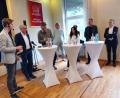 Bild: fpoz
Sie erläuterten die Pläne der Firma Cube (von links): Moderator Tim Wehinger, Verwaltungsleiter Stefan Falter, Ralf Zrenner vom Büro Wittmann, Cube-Chef Macus Pürner, Bürgermeisterin Margit Bayer, Architekt Peter Kuchenreuther und Klaus Hoffmann, rechtlicher Vertreter der Stadt Waldershof.