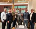 Bild: Marc Rosenberger/exb
Zufriedene Gesichter der alten sowie neuen Vorstandsmitglieder (von links): Guido Hoferer (Clubmanager), Peter Kohlmann (Vizepräsident), Heinz Grimm (Schatzmeister), Ralf Koch (Präsident), Daniel Ertl (Spielleiter), Markus Jobst (Platz-, Gebäude- und Naturwart).
