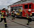 Bild: gz
Die Prüflinge mussten auf Zeit benötigte Geräte vor dem Feuerwehrauto aufbauen.