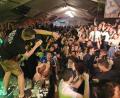 Bild: ga
Die Partyband „Dei vo gestern“ sorgt bei der Feier zum 95-jährigen Bestehen der Landjugendgruppe in Unterauerbach für ausgelassene Stimmung im Festzelt.
