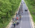Bild: mfh
Der Radweg (rechts am Bildrand) bleibt leer: Stattdessen tragen die Radler ihre Forderungen im Konvoi auf die Straße.