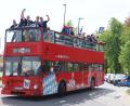 Bild: Kunz
Die Blue Devils Weiden fuhren auf dem Doppeldeckerbus durch die Stadt, gefolgt von zahlreichen Fans.