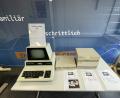 Bild: Informatik-Campus Wiesau/exb
Als vor vier Jahrzehnten die EDV-Schulen in Wiesau aus der Taufe gehoben wurden, war die Computertechnik – hier ein Ausstellungsstück an der Schule – noch sehr überschaubar.