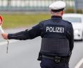 Symbolbild: Daniel Karmann/dpa
Die Polizei kontrollierte am Dienstag einen Autofahrer.