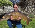 Bild: Jennifer König/exb
7,5 Kilogramm wiegt dieser Karpfen, den Leonie Siebert an Land zog.