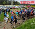 Bild: Wolfgang Steinbacher
Der 38. Amberg-Sulzbacher Landkreislauf beginnt am Samstag, 4. Mai, um 8 Uhr in Ensdorf. Ziel ist in Kauerhof. Angemeldet sind 2156 Läufer in 196 Staffeln. Im Vorjahr (Bild) starteten 1958 Läufer in 178 Teams in Ehenfeld. Ziel war damals Kirchenreinbach.