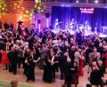 Bild: Götz
Zahlreiche Besucher sorgen beim elften Stadtball in Schwandorf für ein stets volles Tanzparkett.