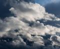 Symbolbild: Robert Michael/dpa-Zentralbild/dpa
Das Wochenende zeichnet sich durch einen schwer vorherzusagenden Wetter-Mix aus.