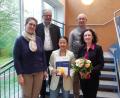 Bild: Kreismusikschule Tirschenreuth/exb
Whitted Honie (Mitte) freute sich über die Auszeichnung. Es gratulierten (von links) stellvertretende Musikschulleiterin Klaudia Kormann, Bürgermeister Roman Schäffler, Bernhard Müller vom Förderverein MUT und Lehrerin Margit Sollfrank.