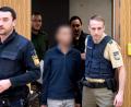 Archivbild: Sven Hoppe/dpa
Der in Tirschenreuth untergebrachte Syrer 2018 vor dem Oberlandesgericht in München. Damals musste er sich unter anderem wegen Mitgliedschaft in einer ausländischen Terrorgruppe und Misshandlung von Schutzbefohlenen verantworten.