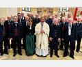 Bild: Bernd Hofmann
Den Chor des Gesang- und Musikvereins zeigt das Bild zusammen mit Pater Vincenz nach der Messe in der Kirche