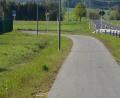 Bild: jr
Auf Höhe der Produktionshalle des Backhaus Kutzer endet der Fuß- und Radweg nach Mitterteich. Bürgermeister Max Bindl kündigte für einen möglichen Ausbau die Suche nach alternative Lösungen an.
