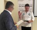 Bild: Gemeinde Mehlmeisel/exb
Florian Prechtl (rechts) wurde von Bürgermeister Franz Tauber vereidigt.
