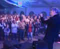 Bild: gf
Das Festzelt war voll: Der SV Kauerhof feiert sein 50-jähriges Bestehen. Zum Auftakt fand am Freitagabend ein Benefizkonzert mit Markus Engelstädter statt.