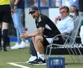 Bild: David Inderlied/dpa
Nürnbergs damaliger Co-Trainer Cristian Fiel (l) und Nürnbergs damaliger Interimstrainer Dieter Hecking sitzen am Spielfeldrand.
