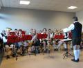 Bild: Meissner/exb
Die Blaskapelle Oberwildenau, stehend Kapellmeister Bernhard Meiler, sorgt für die musikalische Umrahmung des Florianstages.