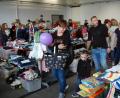 Bild: Gruber/exb
Dichtes Gedränge herrscht beim Flohmarkt „Alles rund ums Kind“ des neu gegründeten Kinder- und Jugendfördervereins in Irchenrieth.