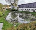 Bild: Achim Scherm / exb. 
Die aktuelle Lage: Der Löschteich in Fuhrmannsreuth hat wieder Wasser.