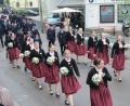 Bild: Hirsch
Die Festdamen und Aktiven der Feuerwehr Krondorf-Richt führen den Festzug zum 150-jährigen Jubiläum an.