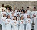 Bild: Maximilian Frank/exb
Die Kommunionkinder nach dem Gottesdienst, der unter dem Motto "Du gehst mit!" stand.