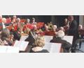 Archivbild: fsb
Das Neustädter Salonorchester bittet am 12. Mai unter der musikalischen Leitung von Nikolaus Dick (rechts) wieder zum Muttertagskonzert in die Stadthalle.