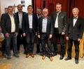Bild: Richard Tischler/exb
Bei der Kreisversammlung der Freien Wähler wird ein neuer Vorstand gewählt. Das Bild zeigt (von links) Reinhard Kreuzer, Markus Pretzl, Benjamin Boml, Johann Schmid, Martin Scharf, Rudolf Seidl und Joachim Hanisch.