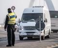 Symbolbild: Alexandra Stolze/dpa
Waidhauser Grenzpolizisten hielten am Dienstag zwei Männer an der A 6 an.