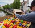 Bild: Wolfgang Steinbacher
9000 bunte und teils sehr aufwendig verzierte Enten sind am Sonntag zum Entenrennen angetreten.
