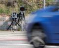 Symbolbild: Daniel Karmann/dpa
Die Verkehrspolizei Weiden misst regelmäßig die Geschwindigkeit von Autofahrern und stößt dabei immer wieder auf Fahrer, die rasend unterwegs sind.
