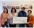 Bild: Kliniken Nordoberpfalz, Michael Reindl/exb
Toni Schatzberger (Zweiter von rechts), Präsident des Rotary Club Stiftland, übergibt eine Spende über 1000 Euro an den Bunten Kreis. Grit Mediger, Marina Luttels und Anja Schricker (von links nach rechts) bedanken sich für die Unterstützung.
