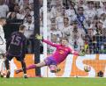 Bild: Manu Fernandez
Ausgerechnet der bis dato überragende Manuel Neuer (rechts) patzte für den FC Bayern in Madrid entscheidend.
