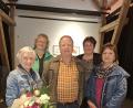 Bild: Leben plus Waldsassen/exb
Petra Bauer und Marga Bäumler leiten die Treffen für pflegende Angehörige. Von links: Ute Böhm, Petra Bauer, Manfred Häfner, Monika Grötsch, Marga Bäumler.