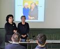 Bild: Ursula Soderer/exb
Ingrid Portenschlager erzählt den Wirtschaftsschülern von ihrem Vater, der im Konzentrationslager Flossenbürg inhaftiert war. Links im Bild Esther Dürnberger.