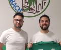 Bild: Izmire/exb
Burak Ayvaz (rechts) wechselt im Sommer zur DJK Gebenbach. Sehr zur Freude des Sportlichen Leiters Erdal Izmire.