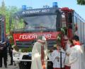 Bild: tja
Beim Florianstag erhält das neue Fahrzeug der Feuerwehr Altendorf den kirchlichen Segen.
