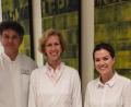 Bild: Sabina Hasenbank/exb
Dr. Nicola Jansen (Mitte) leitet die Abteilung „Unfallchirurgie und Orthopädie“ der Asklepios Klinik Burglengenfeld. Links im Bild Ärztlicher Direktor Dr. Josef Zäch, rechts Geschäftsführerin Kathrin Hofstetter.