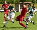 Bild: ham
Maximilian Weingärtner (Zweiter von links), Michael Bösl (rechts) und die Dieterskirchener hauen sich in der Rest-Rückrunde der Kreisliga West voll rein. Sie haben wieder Chancen auf den direkten Klassenerhalt.