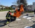Bild: egl
Mit kleinen Strahlrohren wurde ein Schaumeinsatz simuliert, welcher den Brand löschen konnte.