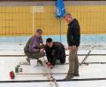 Bild: bsc
Umfangreich waren die Aufgaben bei einem Arbeitseinsatz zur Öffnung des Friedenfelser Freibads. Im Bild (von links) Johannes Mühlbauer, Markus Kellner und der Vorsitzende der Wasserwacht, Markus Münchmeier, bei der Reparatur einer Rohrleitung im Schwimmbecken.