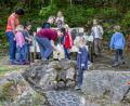 Bild: Michael Schade
Durch Pfützen springen und mit Wasser planschen: Der Brunnen am Abenteuerspielplatz war ein Anziehungspunkt