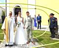 Bild: no
Für die Hochzeitsmesse von Nicole Herrmann und Manuel Koller kehrte der frühere Ortspfarrer Burkhard Lenz noch einmal nach Illschwang zurück.