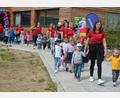 Bild: jr
Gespannt gehen die Mädchen und Jungen des Kinderhauses „Waldwichtel“ zur großen Eröffnungsfeier.